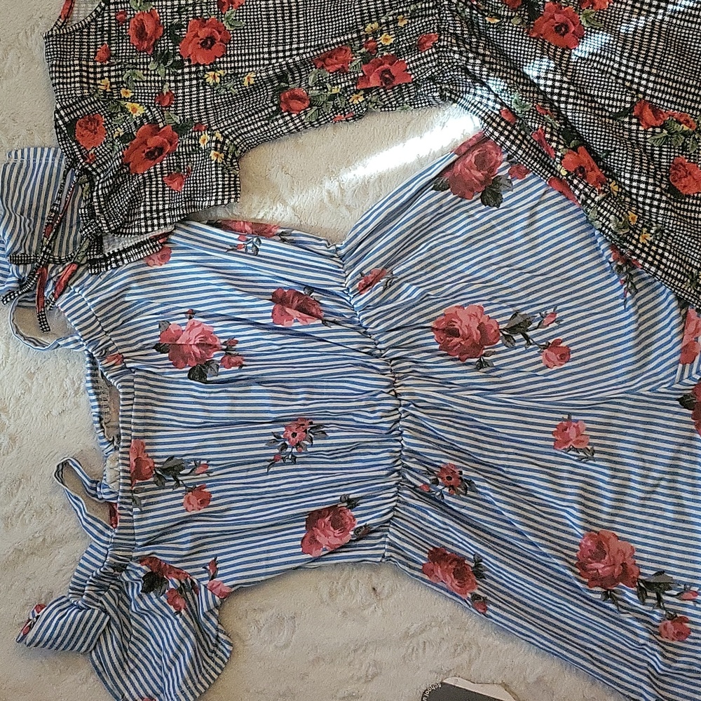2 girls rompers together